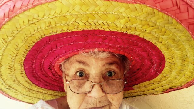 Babička v klobouku